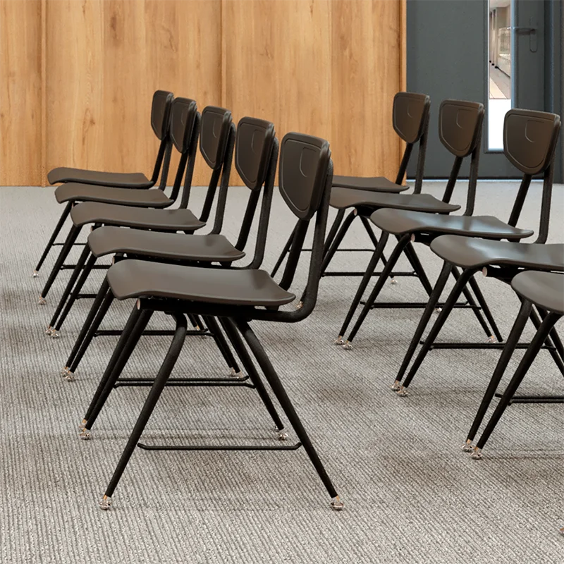 Aula equipada con mobiliario Pia